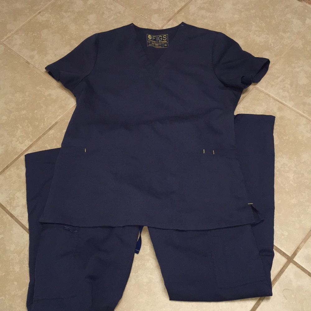 SOLD !! Figs  Scrub Set Xs